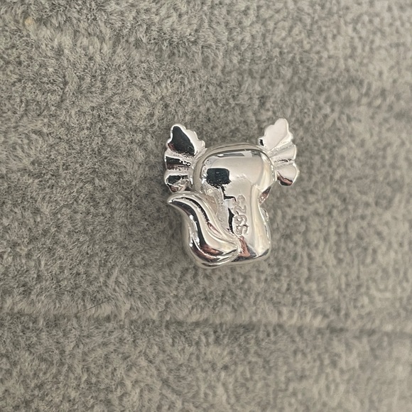 📍SOLD📍Axolotl Embracing a Heart Gemstone Charm - Picture 3 of 3